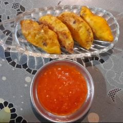 A picture of Vegetable Fried Momos with Chutney.
