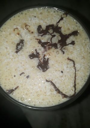 Una foto de Licuado de banana con coco y dulce de leche