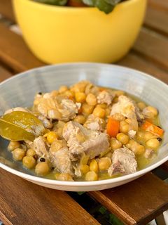 Una foto de Garbanzos en escabeche con bonito
