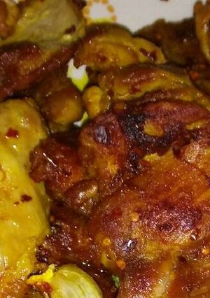 Una foto de Pollo frito con cúrcuma y jengibre