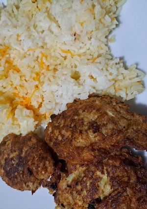 Una foto de Arroz con fritos de jurel