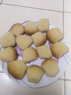 झटपट कोकनट कुकीज (coconut cookies recipe in marathi) रेसिपी चे मुख्य फोटो
