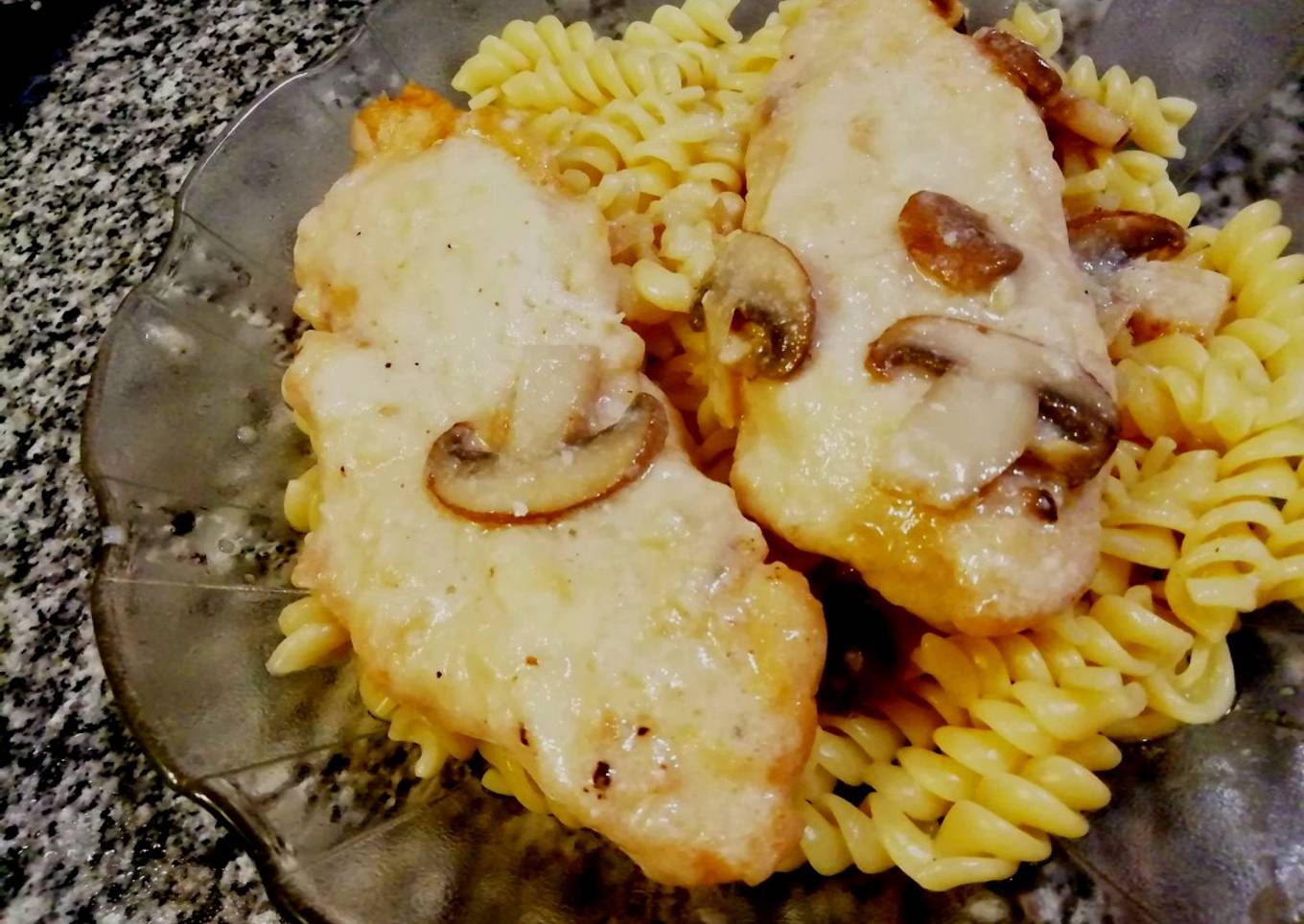 Supremas con hongos y falsa bechamel express