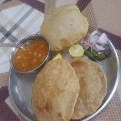 A picture of Puri cholle.