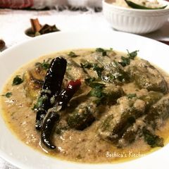 Potoler Rezala (Parwal / Pointed Gourd Curry) A picture of Potoler Rezala (Parwal / Pointed Gourd Curry).
