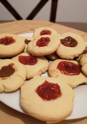 Una foto de Ojitos de membrillo y dulce de leche