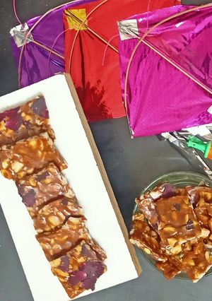 ડ્રાયફ્રુટ ચીકી (Dryfruit Chiki Recipe In Gujarati) રેસીપી મુખ્ય ફોટો