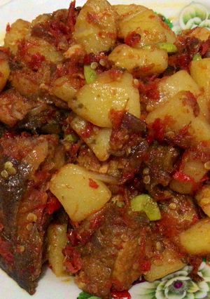 Foto resep Ikan tongkol, kentang pete balado pedas