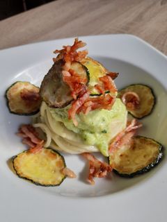 Una foto de Spaghetti a la carbonara de calabacín