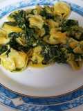 Tortelloni de queso con espinacas