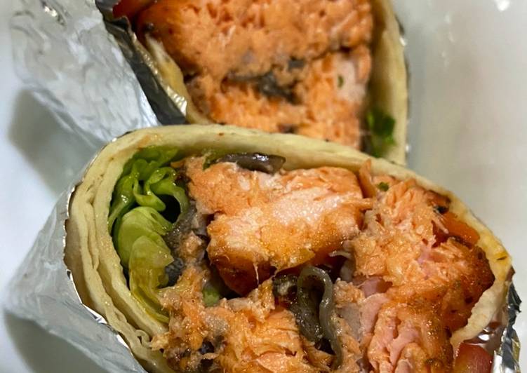 Resepi Spicy Grilled Salmon Wrap yang Yummy
