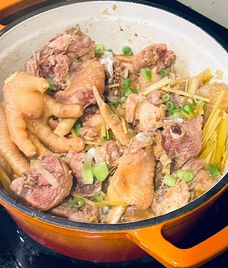 gà kho gừng sả