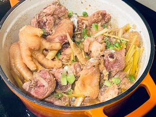 Gà kho gừng sả