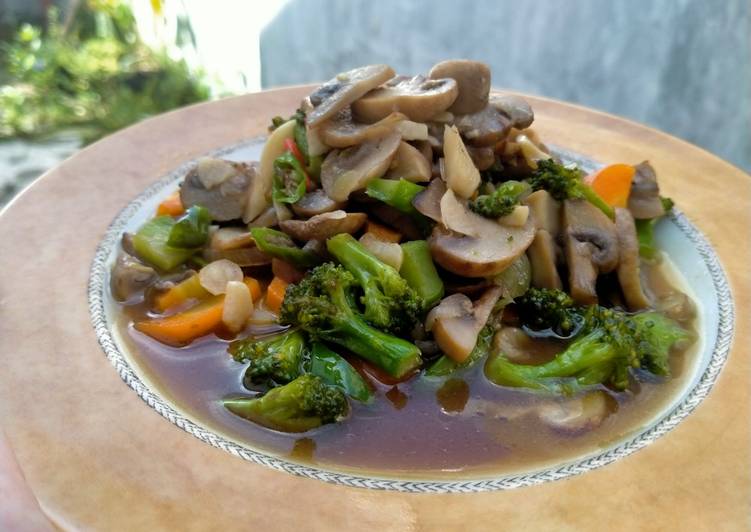 Langkah Mudah untuk Membuat Tumis Brokoli Wortel Jamur Sauce Teriyaki, Menggugah Selera