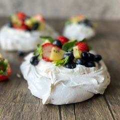 A picture of Easy Fruit Pavlova!.