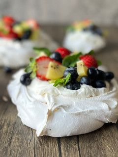 A picture of Easy Fruit Pavlova!.