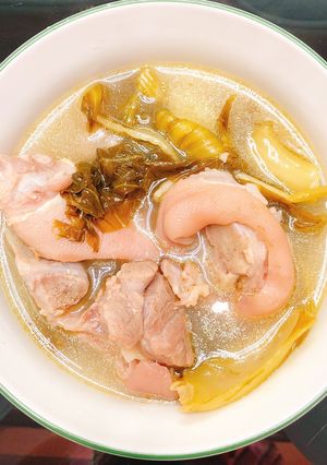 Hình của món Canh cải chua nấu móng giò heo.