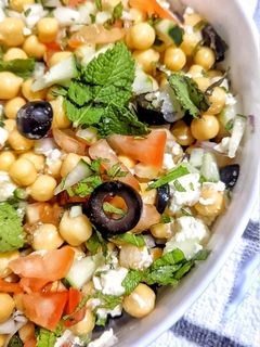 Una foto de Ensalada rápida de garbanzos