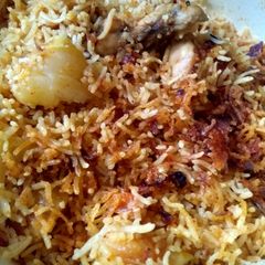 A picture of Chicken tawa biryani.
