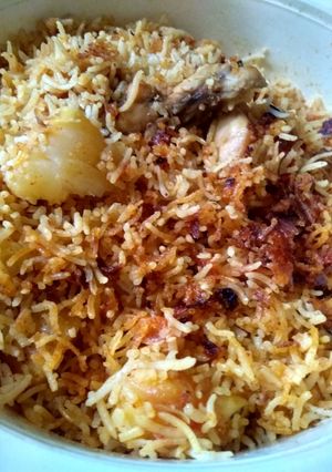 A picture of Chicken tawa biryani.