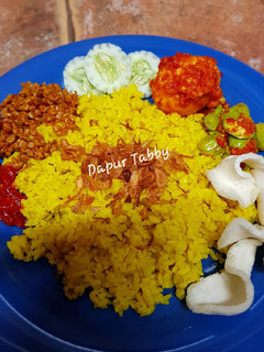Foto resep Nasi Kuning komplit sambal Petai