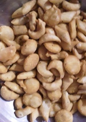 नमक पारे (namak pare recipe in Hindi) रेसिपी मुख्य फोटो