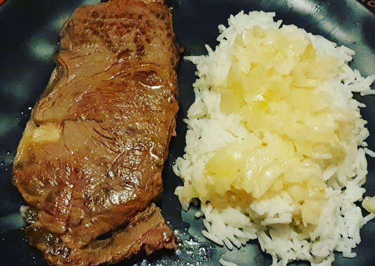 Recipe: Appetizing Steack de taureau et riz blanc et sauce aux oignons
👌
