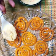 A picture of Instant Kesar Jalebi.