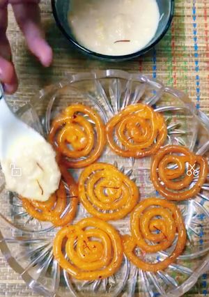 A picture of Instant Kesar Jalebi.