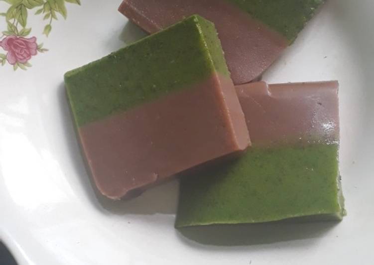 Puding cokelat lapis daun kelor