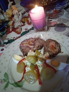 Una foto de Pulpón relleno de jamón, panceta, queso, morrón, y aceitunas