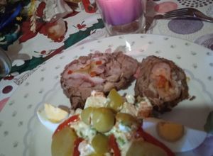 Una foto de Pulpón relleno de jamón, panceta, queso, morrón, y aceitunas