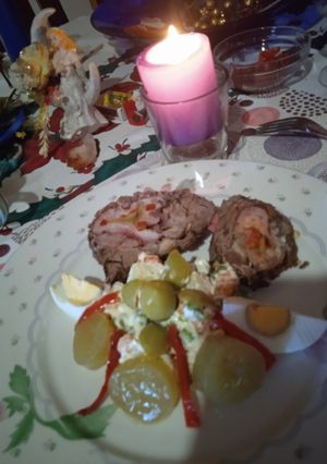 Una foto de Pulpón relleno de jamón, panceta, queso, morrón, y aceitunas