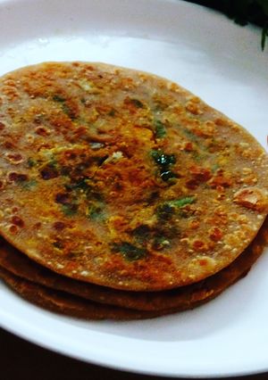 A picture of Gobi paratha.