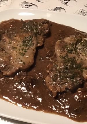 Une photo de Côtes de porc aux cèpes et sauce au vin