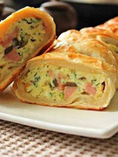 Фото Яичница-болтунья в слоеном тесте.