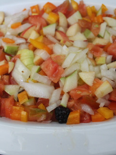 Una foto de Pico de gallo con frutas