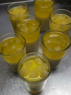Una foto de Cuajada con gelatina y piña
