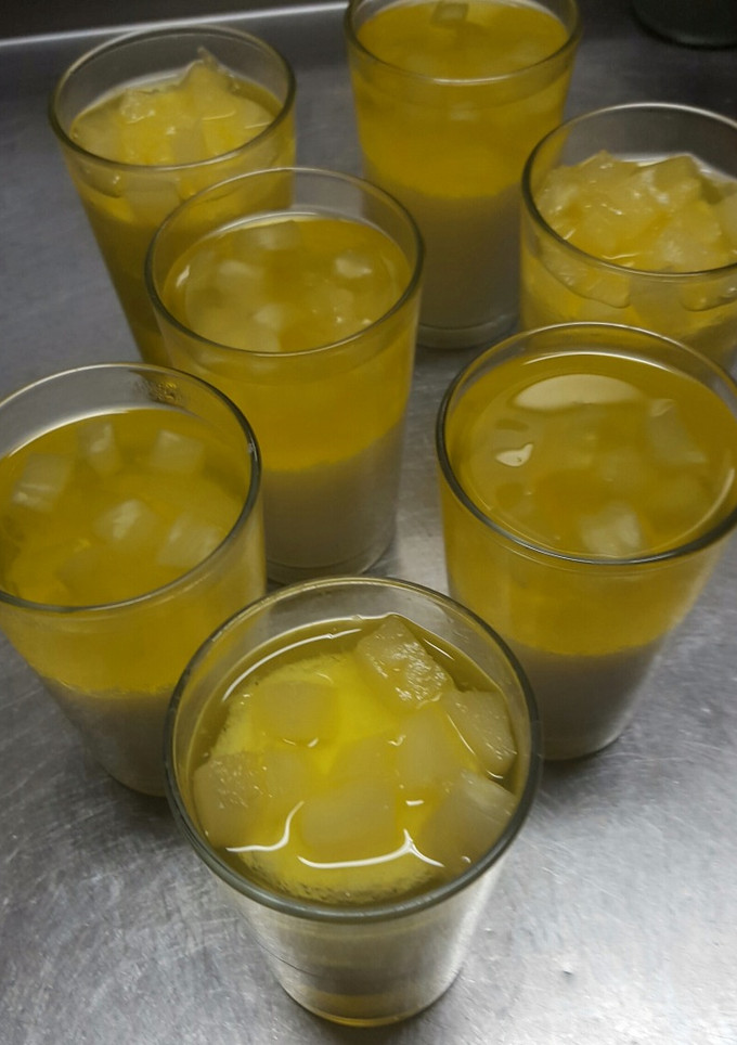 Una foto de Cuajada con gelatina y piña