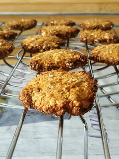 Una foto de Galletas "fit" de avena y manzana (sin azúcar)