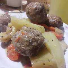 Foto principal de Estofado de papas con albóndigas