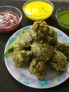 મેથી ના ગોટા (Methi Gota Recipe In Gujarati) રેસીપી મુખ્ય ફોટો