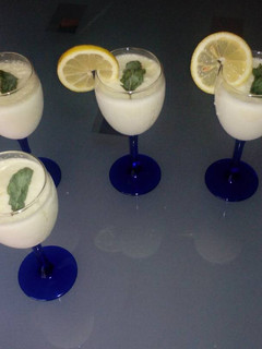Una foto de Sorbete de limón sin alcohol