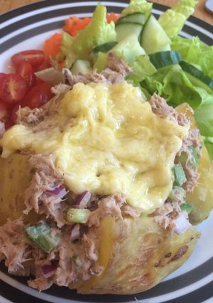 รูปของ Tuna melt jacket potato - มันฝรั่งอบ