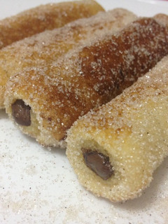Una foto de Canutillos de Torrija rellenos de nutella