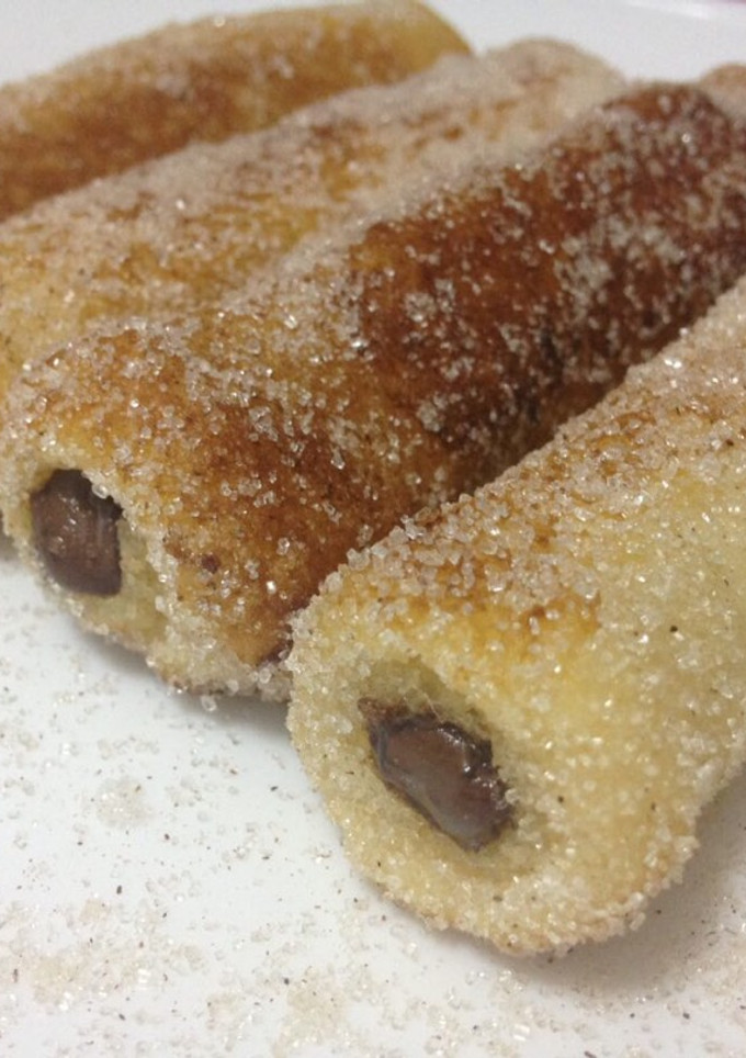 Una foto de Canutillos de Torrija rellenos de nutella
