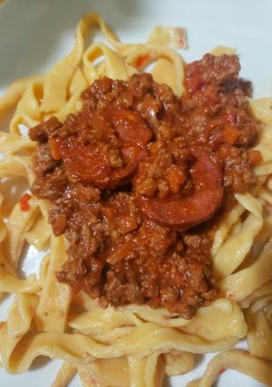 Una foto de Fideos de pimientos asados con salsa boloñesa