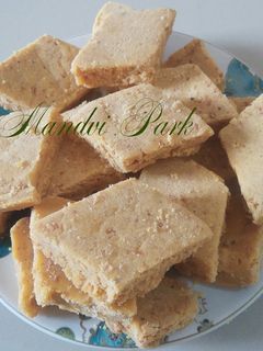 માંડવી પાક (Mandvi Paak Recipe In Gujarati) રેસીપી મુખ્ય ફોટો