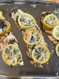 Filets de dorade à l’ail frais mariné, citron vert et coriandre