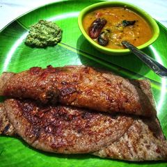 रागी-सेजवान डोसा A picture of रागी-सेजवान डोसा.